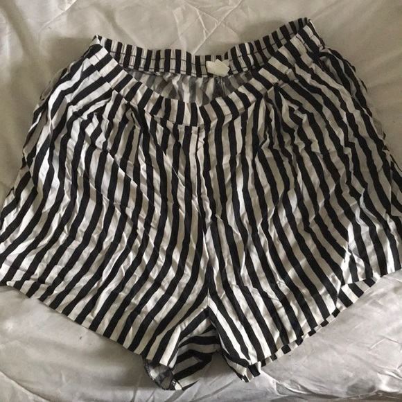 Pants - 🎉 4/$20 Striped H&M shorts